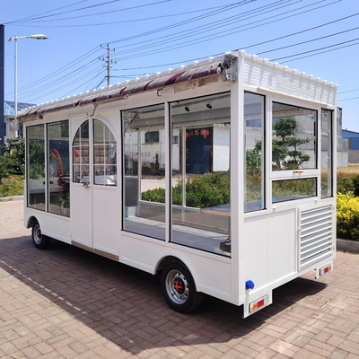 Trailers de lojas de roupas móveis movidos por fios externos ou painéis solares para calçados com sacos de cachecol