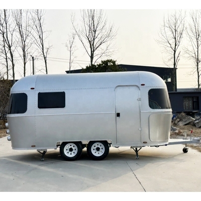 Revolucione seus serviços de catering com o Airstream Beach Food Truck e a Full Kitchen