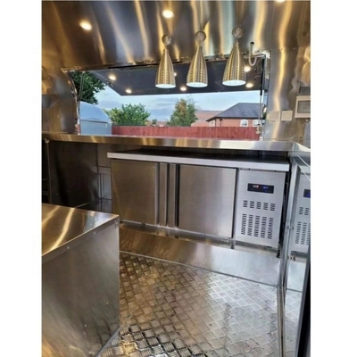 Revolucione seus serviços de catering com o Airstream Beach Food Truck e a Full Kitchen