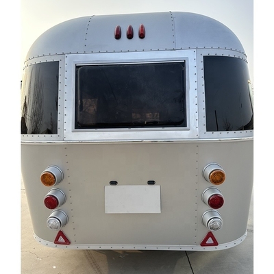 Revolucione seus serviços de catering com o Airstream Beach Food Truck e a Full Kitchen