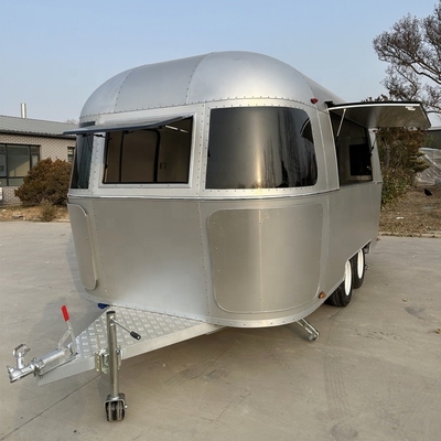 Revolucione seus serviços de catering com o Airstream Beach Food Truck e a Full Kitchen