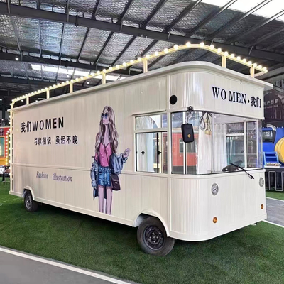 Trailers elétricos móveis para roupas para homens, mulheres e crianças em bebidas