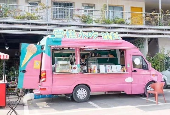 Carrinho de café de quiosque de comida de rua com cozinha completa e máquina de congelação de arrefecimento